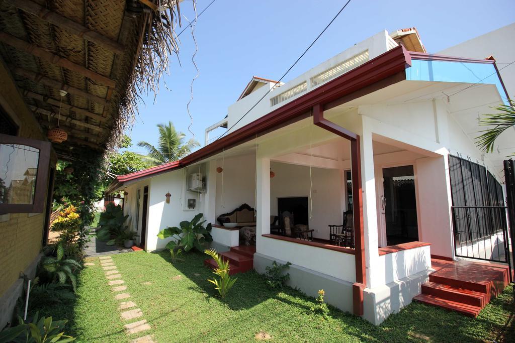 Lankahuts Bed and Breakfast Negombo Buitenkant foto